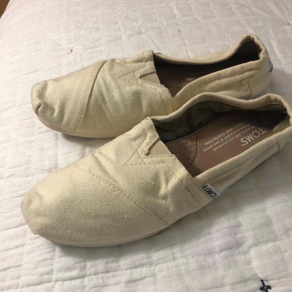TOMS size 7